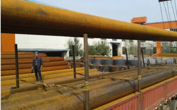 ASTM A672 B60 इलेक्ट्रिक फ्यूजन वेल्डेड (EFW) उच्च तापमान सेवा राउंड पाइप